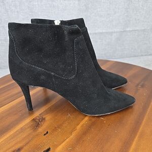 Nine‎ West fast Black heeled bootie Zip closer Size  6